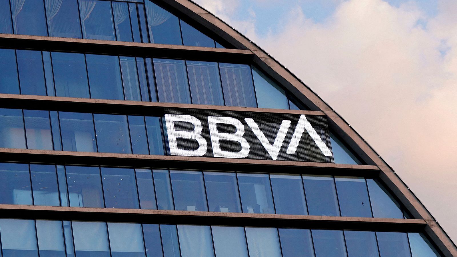 El BBVA sigue adelante con la opa sobre el Banco Sabadell
