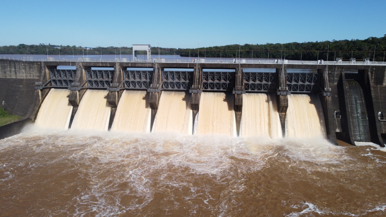 Otra empresa brasileña se suma a la compra directa de electricidad paraguaya