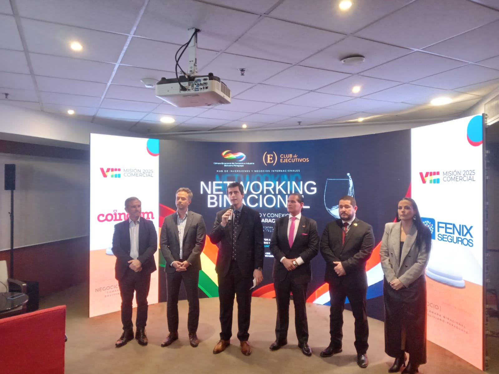 Empresarios bolivianos y paraguayos estrechan vínculos en un networking en el Hotel Sheraton
