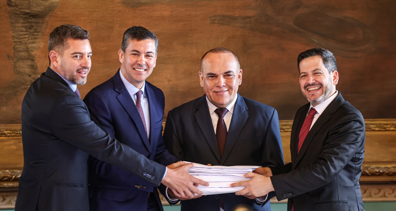 Presentan al Congreso paquete de leyes para modernizar el Estado