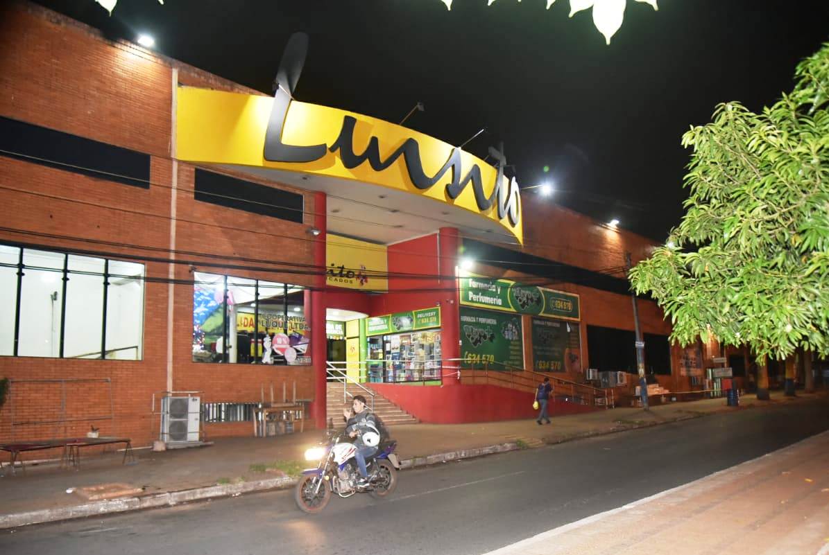 Firman compromiso para venta de cadena de Hipermercados Luisito