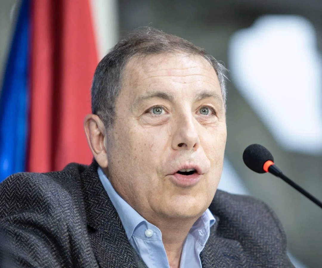 Ministro de Uruguay aplica modestos aumentos de impuestos