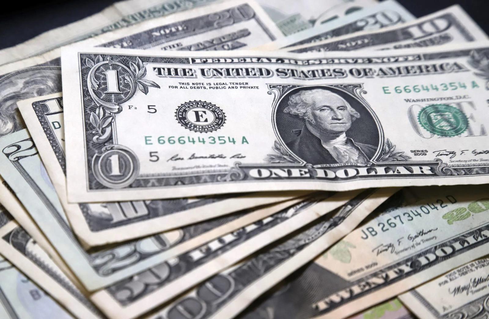 ¿Puede el dólar perder su supremacía como moneda de comercio mundial?