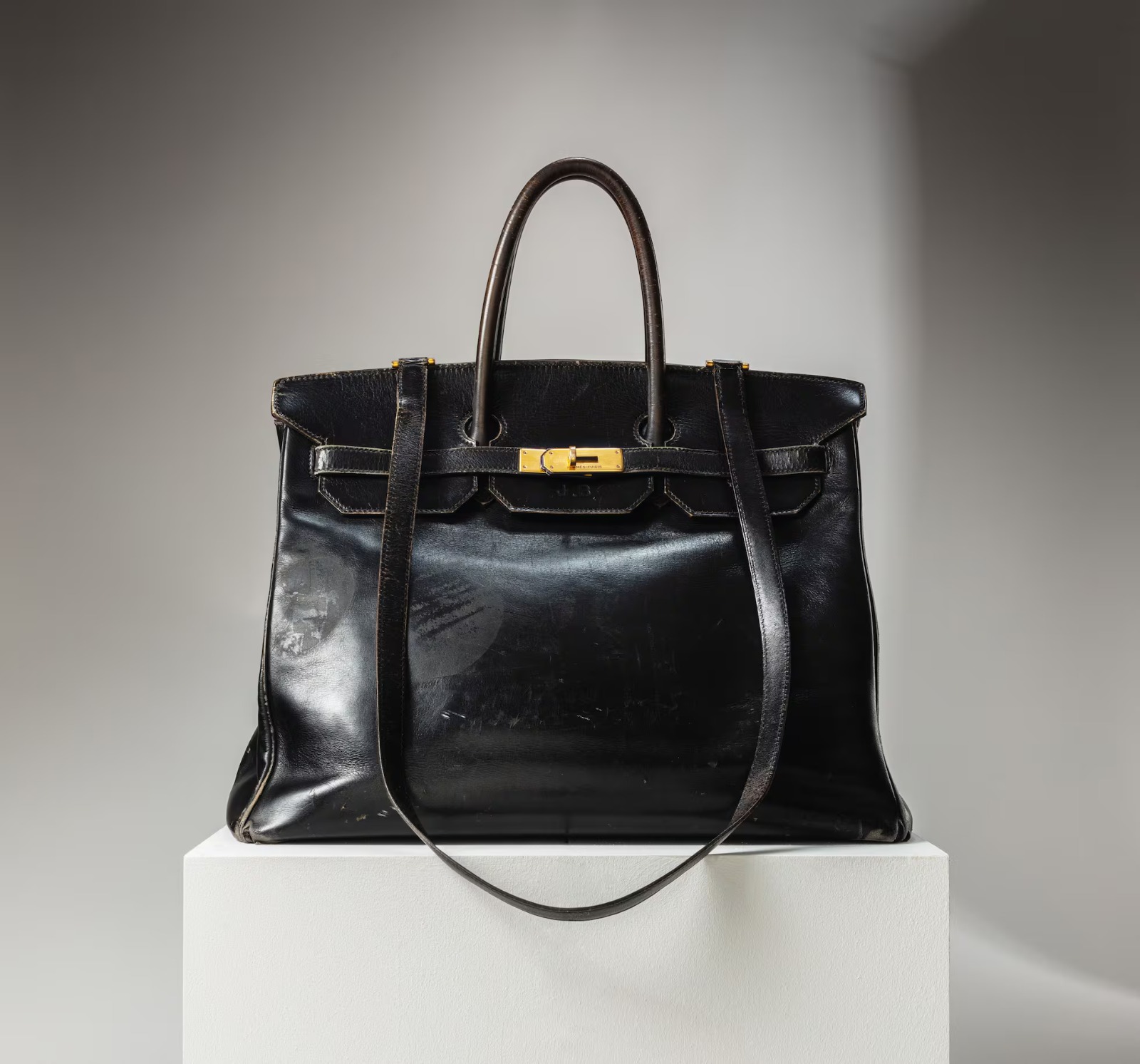 Hermès subasta por US$ 10 millones el primer bolso Birkin creado para Jane Birkin