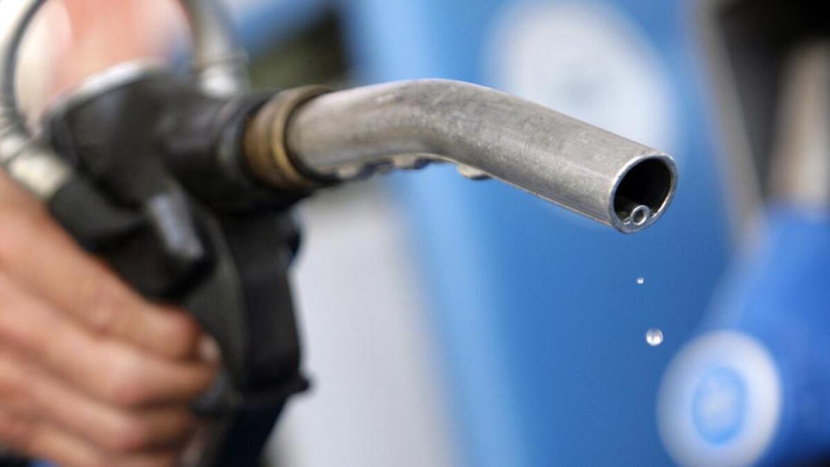 Gobierno monitorea impacto de tipo  de cambio en precios de combustibles