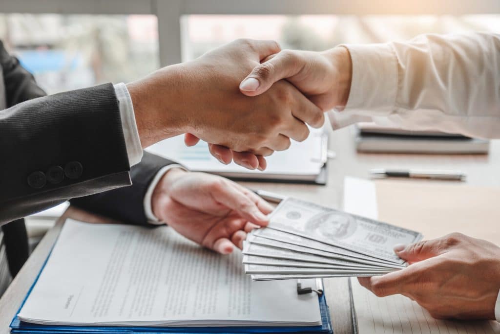 ¿Qué bancos cobran más intereses por préstamos personales en Paraguay?