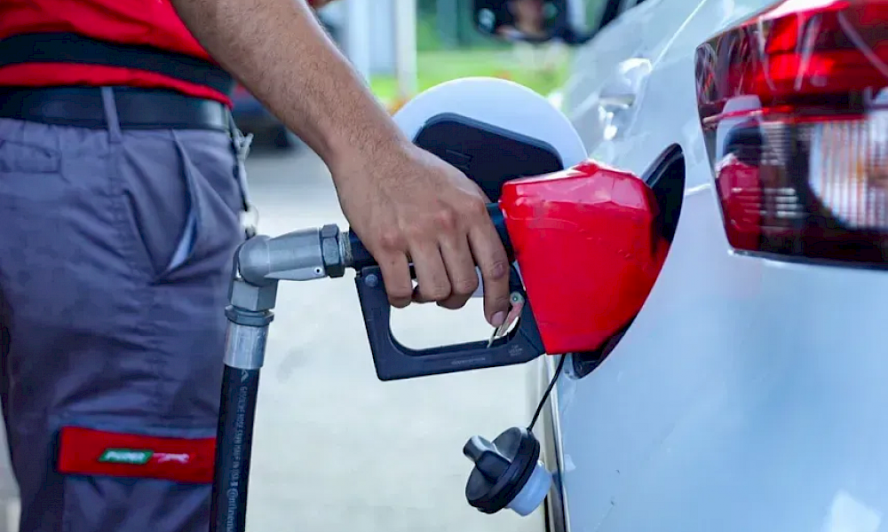 Desde hoy rigen nuevos precios del combustible en algunos emblemas privados