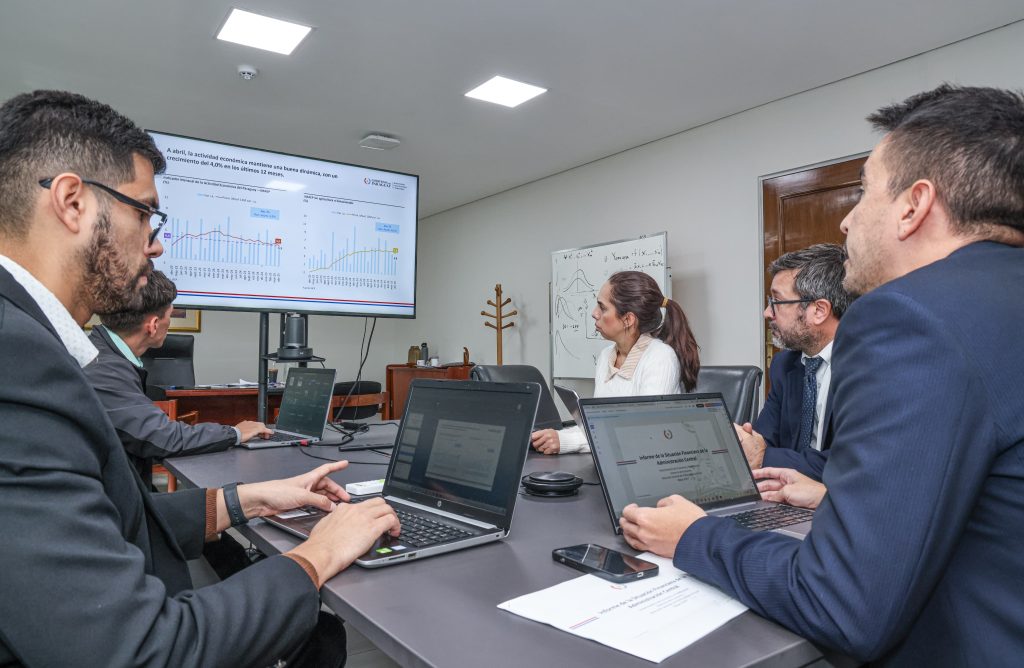 Déficit fiscal de mayo se mantiene dentro de lo previsto, según el MEF