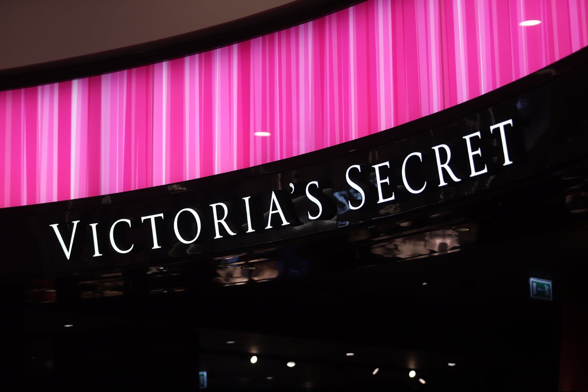 Victoria’s Secret enfrenta presión de Barington Capital para cambiar su junta directiva y revertir plan antiadquisiciones